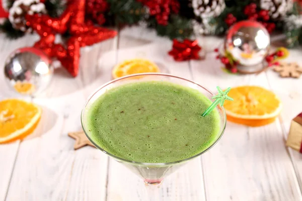 Groene cocktails voor Nieuwjaar en Kerstmis — Stockfoto