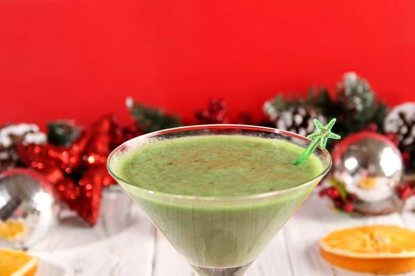 Cocktail verdi durante Anno nuovo e Natale — Foto Stock