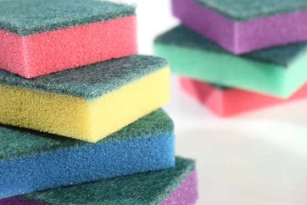 Esponjas para lavar pratos. Lotes e multi-colorido — Fotografia de Stock