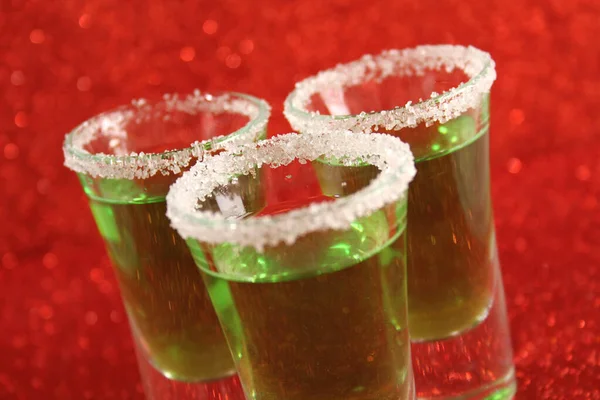 녹색 칵테일을 탄 두 잔 — 스톡 사진