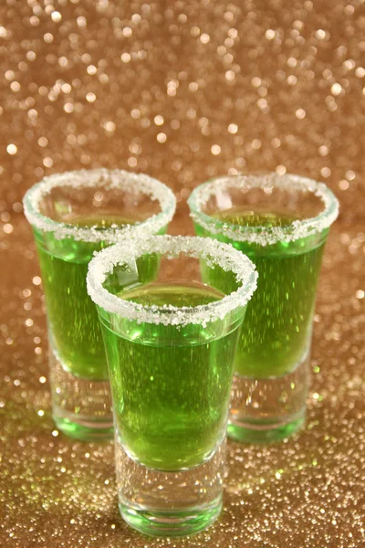 Glazen met een groene cocktail — Stockfoto