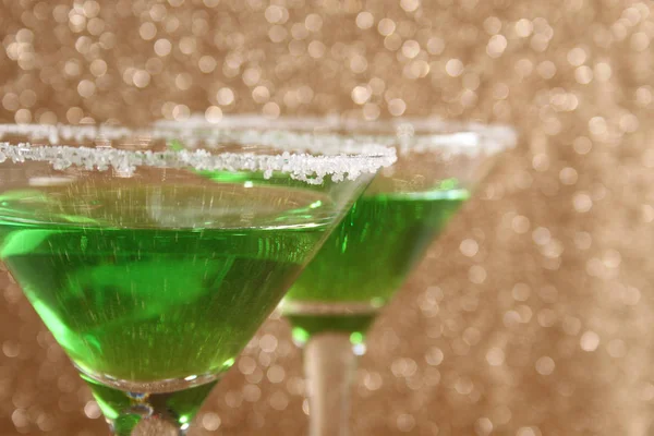 Glas med en grön cocktail — Stockfoto