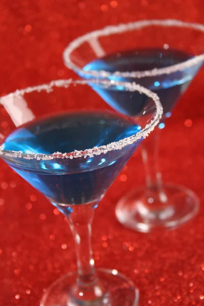 Deux verres avec des boissons bleues — Photo