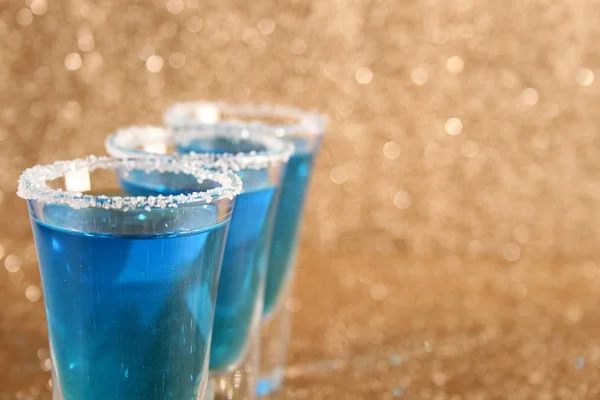 Deux verres avec des boissons bleues — Photo