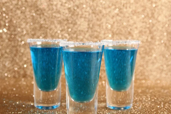 Deux verres avec des boissons bleues — Photo