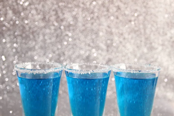 Trois verres avec des boissons bleues — Photo