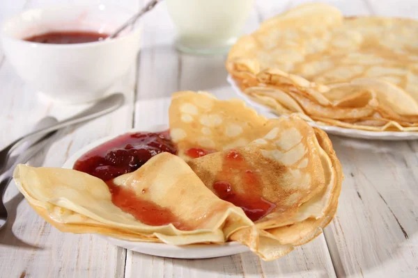 Thin pancakes with strawberry jam — Stock Photo, Image