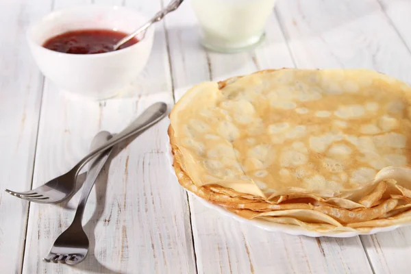 Thin pancakes with strawberry jam — 스톡 사진