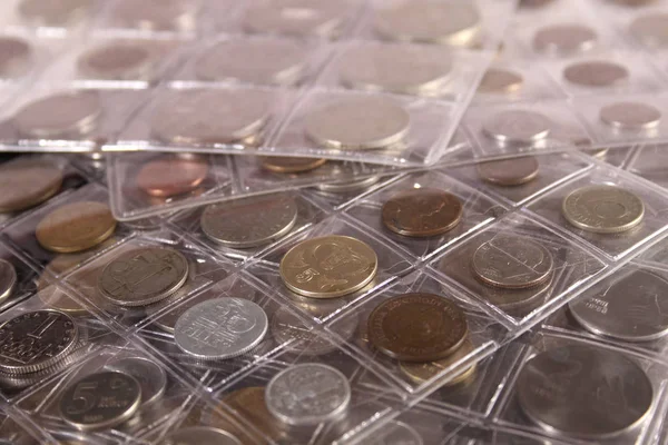 Mnoho mincí z různých zemí a časů. Numismatika — Stock fotografie