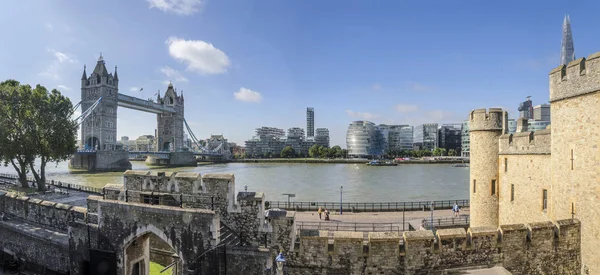 Тауерський міст Лондонське око — стокове фото