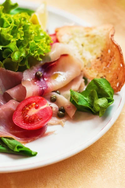 Assortment of smoked seafood served with salad and rusk — Stock Photo, Image