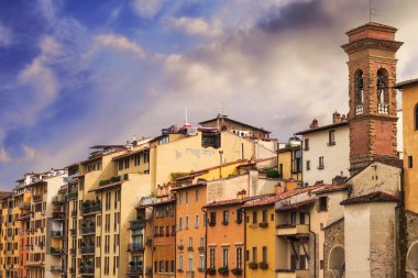 Floransa'da Arno Nehri'ni çevreleyen mimari, İtalya
