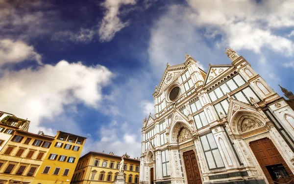 Santa Croce Kathedrale (Basilika des Heiligen Kreuzes) in Florenz, Italien — Stockfoto