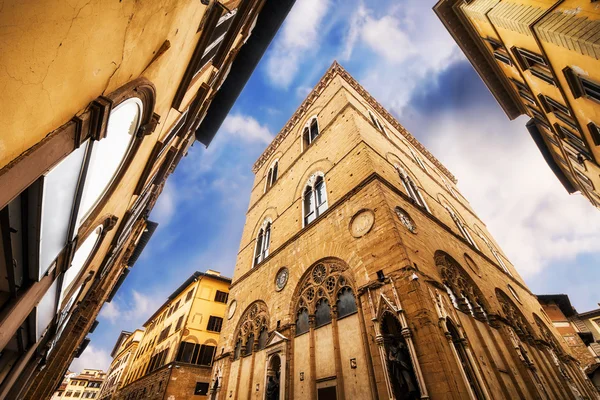 Ευρεία γωνία λήψης της παραδοσιακής αρχιτεκτονικής στη Φλωρεντία, Ιταλία — Φωτογραφία Αρχείου