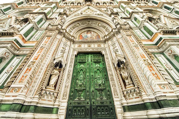Architecture details of Basilica di Santa Maria del Fiore (Basilica of Saint Mary of the Flower), Florence, Italy — Stock Photo, Image