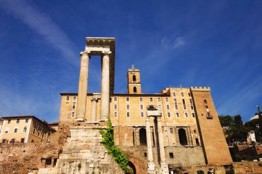 Roma Forumu, İtalya bina Tabularium önünde, Satürn ve Vespasian Tapınağı ve Titus ayakta