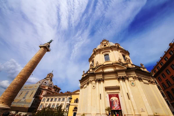 30.04.2016 -  The Church of the most holy name of Mary (Chiesa del Santissimo Nome di Maria) and Trajan Column in Rome, Italy — Stock Photo, Image