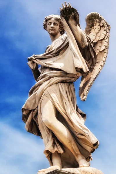 Melek heykeli üzerinde Ponte Sant'Angelo Roma, İtalya — Stok fotoğraf