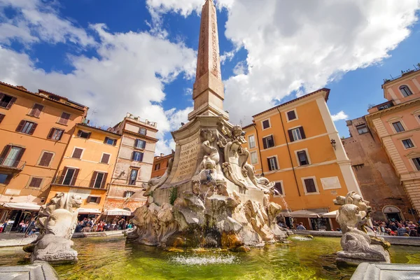 01.05.2016 - Fontana di Piazza della Rotonda (Fontana del Pantheon) în Roma, Italia — Fotografie, imagine de stoc