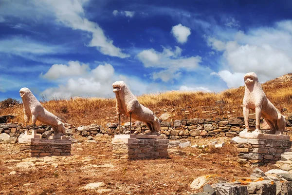 Na terase lvů na ostrov Délos, Řecko — Stock fotografie