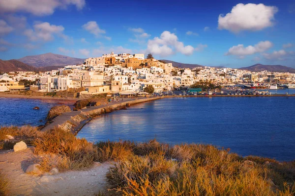 Město Naxos (Chora) při západu slunce — Stock fotografie