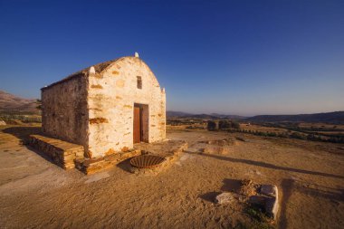 Demeter tapınak adada Naxos, Yunanistan batımında yanında erken Christian Basilica