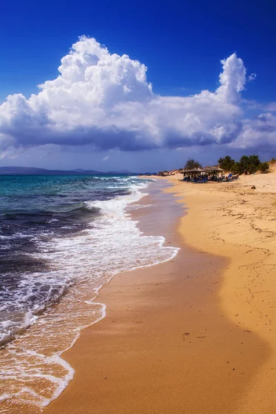 Spiaggia di Plaka sull'isola di Naxos, Grecia — Foto Stock