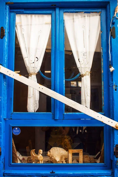 30.06.2016-在纳克索斯岛，希腊的旧县城的餐厅窗口的详细信息 — 图库照片