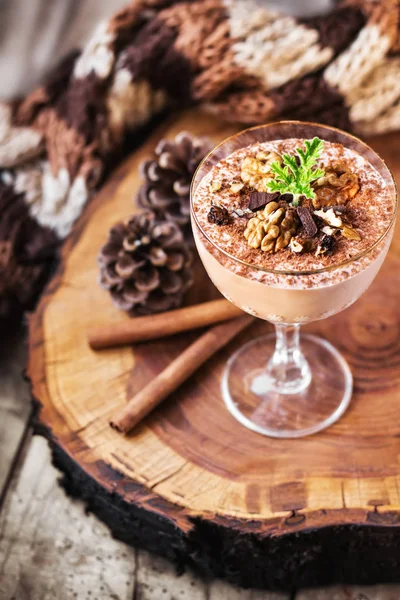 Avellana panna cotta con chocolate y nueces (enfoque selectivo ) — Foto de Stock