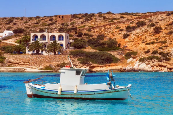 20.06.2016 - Barche da pesca al porto di Agios Georgios, isola di Iraklia, Grecia — Foto Stock