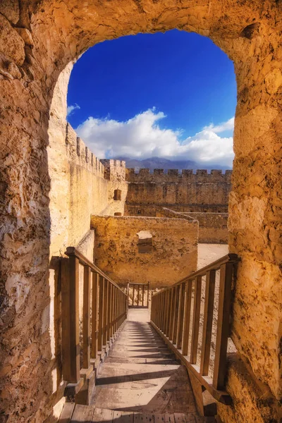 La antigua fortaleza veneciana Frangokastello en la isla de Creta, Grecia — Foto de Stock