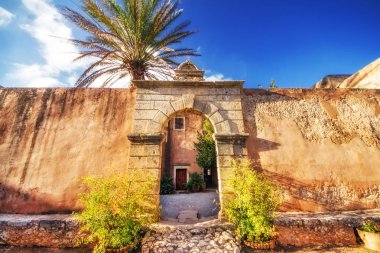 Avlunun Arkadi Manastırı (Moni Arkadhiou) adada Crete, Yunanistan