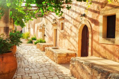 Avlunun Arkadi Manastırı (Moni Arkadhiou) adada Crete, Yunanistan