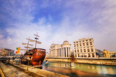 Riverside Galleon ve Arkeoloji Müzesi, Makedonya Üsküp'teki bir geniş açı çekim