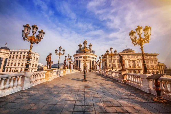 A wide angle shot of the art bridge in Skopje, Macedonia in the early morning light — Stock Photo, Image