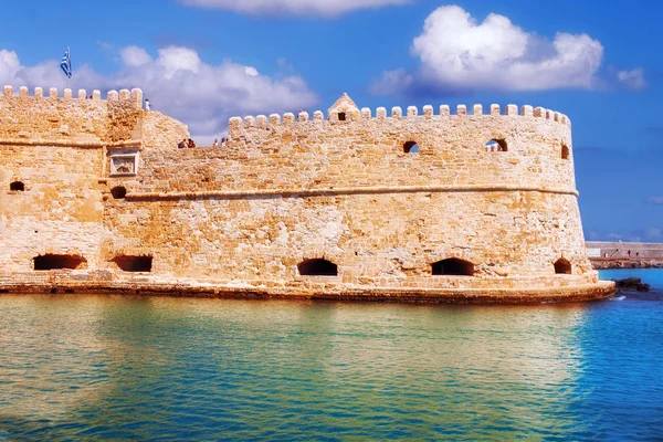 Fortaleza de Koules (o castelo veneziano de Heraklion) na cidade de Heraklion, ilha de Creta, Grécia — Fotografia de Stock