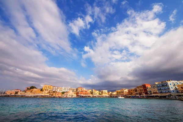 Panoramautsikt över den gamla hamnen i Chania, Kreta, Grekland — Stockfoto