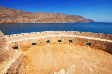 Antik kalıntıları bir müstahkem cüzam kolonisi - Spinalonga (Kalydon) Island, Yunanistan