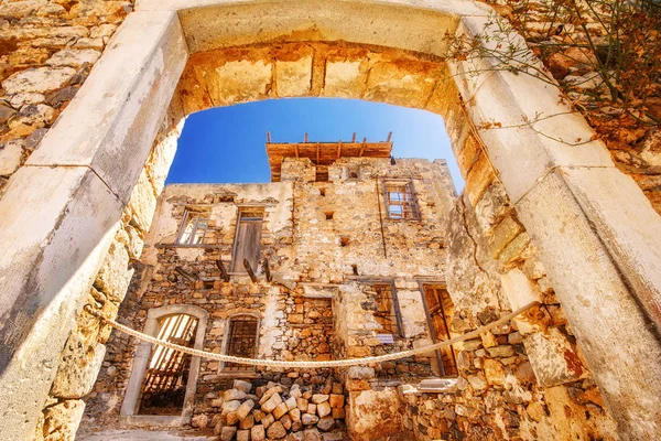 Antike Ruinen einer befestigten Leprakolonie - Insel Spinalonga (Kelch), Griechenland — Stockfoto