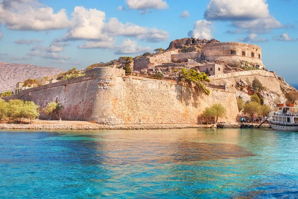 Ősi romok egy erődített Leprás kolónia - (Kalydon) Spinalonga-sziget, Görögország — Stock Fotó