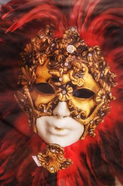 3.05.2017 - Carnevale maskesi bir pencere görüntüleme Shop Venedik, İtalya