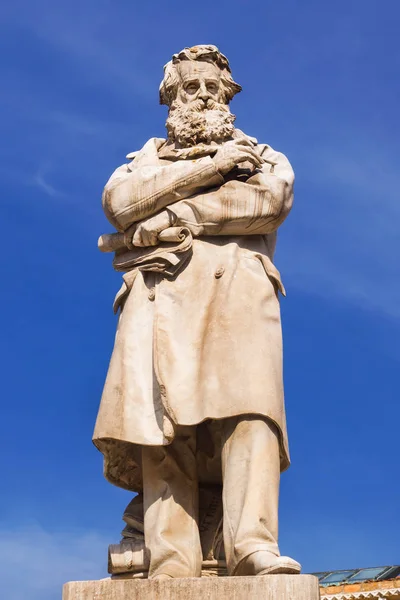 Statue of Niccolo Tommaseo in Campo Santo Stefano, Venice, Italy — Stock Photo, Image