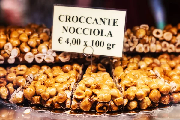 3.05.2017 - etalage voor een dessert winkel in Venetië, Italië (ondiepe dof) — Stockfoto