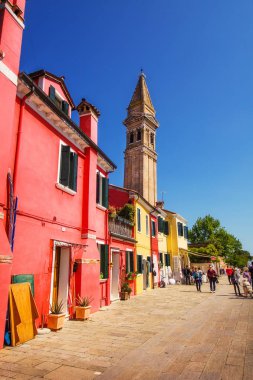 30.04.2017 - genel mimari renkli adanın Burano, Veneto, İtalya