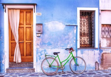 30.04.2017 - genel mimari renkli adanın Burano, Veneto, İtalya