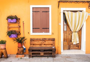 30.04.2017 - genel mimari renkli adanın Burano, Veneto, İtalya