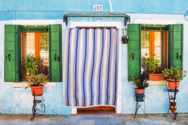 30.04.2017 - genel mimari renkli adanın Burano, Veneto, İtalya