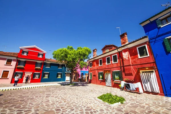 30.04.2017 - generische architektur auf der bunten insel burano, veneto, italien — Stockfoto