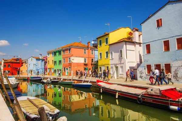 30.04.2017 - Γενική αρχιτεκτονική στο πολύχρωμο νησί του Burano, Βένετο, Ιταλία — Φωτογραφία Αρχείου