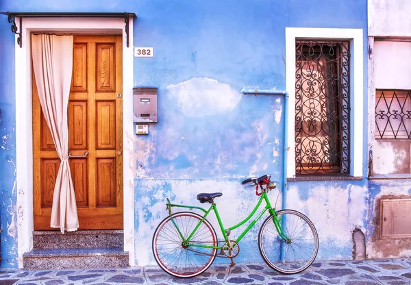 30.04.2017 - Arquitectura genérica en la colorida isla de Burano, Véneto, Italia —  Fotos de Stock